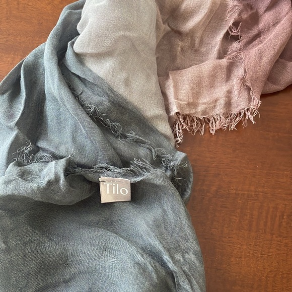 Tilo Scarf - Graduation - Picture 3 of 3